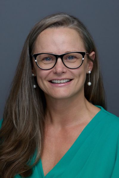 Candi Powers headshot